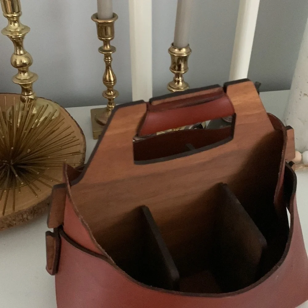 Tum‎ GEAR/BAGS & LUGGAGE SIXFOLD BEER CARRIER brown leather wooden